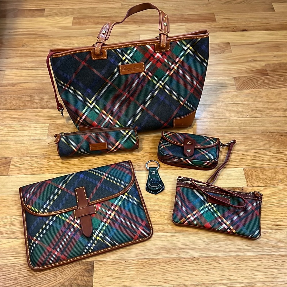 DOONEY & BOURKE 6 Pieces- Plaid Tote & Accessories bundle! Excellent Condition!
